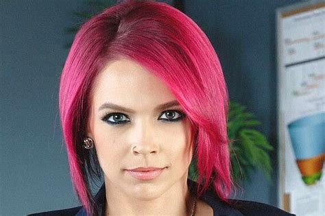 Anna Bell Peaks bio, pics, escort details